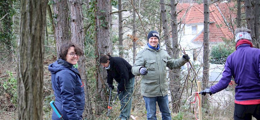 Menschen im Wald