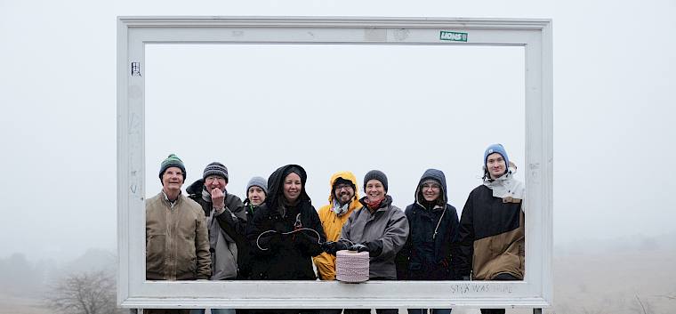 Trotz eisiger Temperaturen setzten sich die Freiwilligen heute für das Ziesel auf der Perchtoldsdorfer Heide ein. © LPV/J. FFischer Gruppenfoto