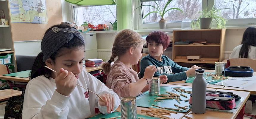 Kinder basteln Nisthilfen
