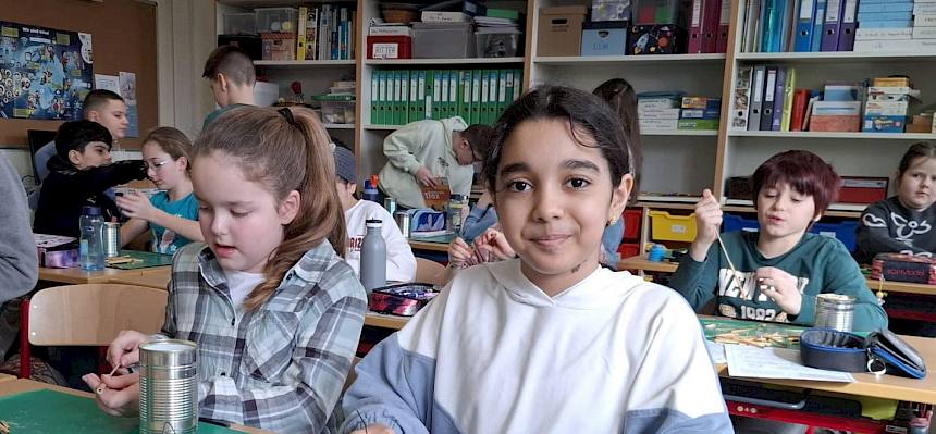 Kinder basteln Nisthilfen