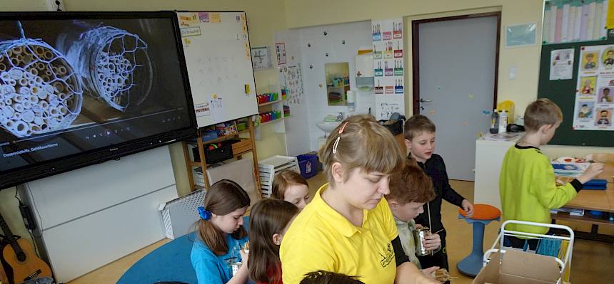 Kinder basteln Nisthilfe