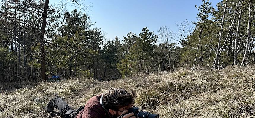 Fotograf liegt am Boden