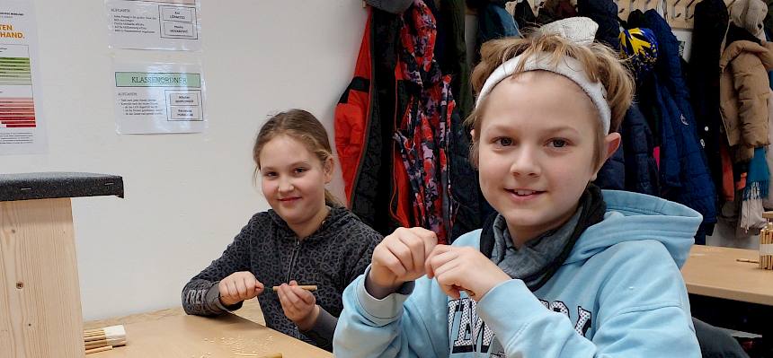 Kinder basteln Nisthilfen