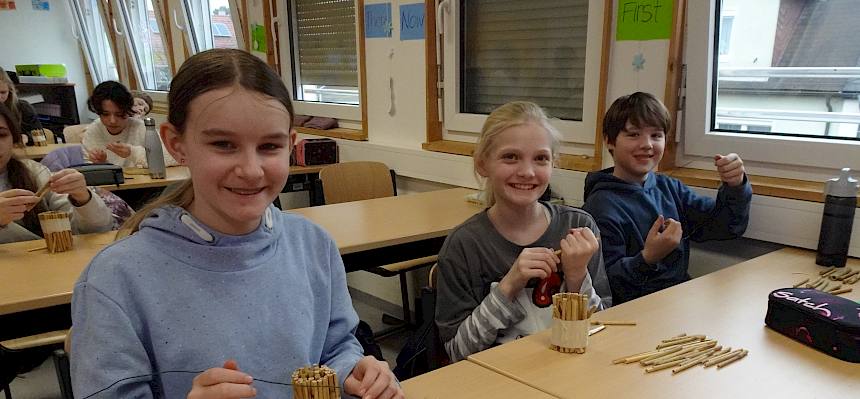 Kinder basteln Nisthilfen
