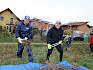 Bürgermeister LAbg. Christoph Kainz und Umweltgemeinderat Matthias Schützl ließen sich vom Wetter nicht abschrecken und halfen tatkräftig mit. © LPV/L. Strobl Männer bei der Arbeit in der Natur