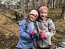 Die Kinder waren mit Freude und Engagement im Einsatz. © LPV/N. Lintner Mädchen im Wald