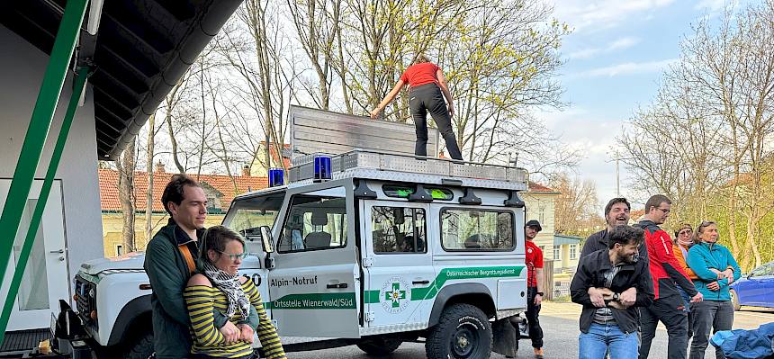 Menschen üben Rautegriff