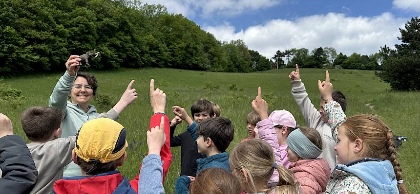Kinder und Biologin