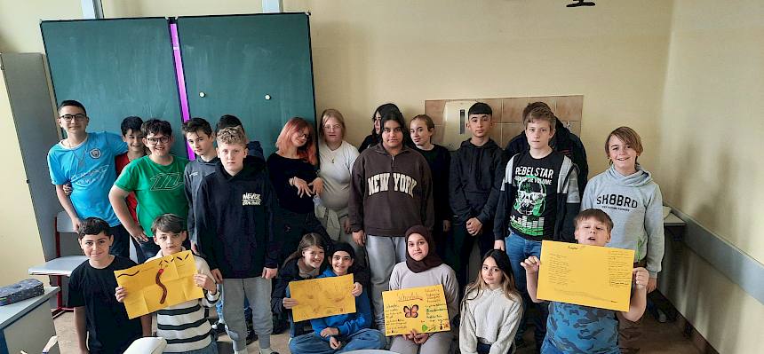 Gruppenfoto 2a und 2b der NMS Hirtenberg