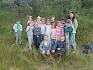 Die Kinder der 1. Klasse der VS Reisenberg erforschten heute die wertvollen Trockenrasen am Goldberg. © LPV/N. Elek Gruppenfoto 1. Klasse, VS Reisenberg bei Trockenrasenführung