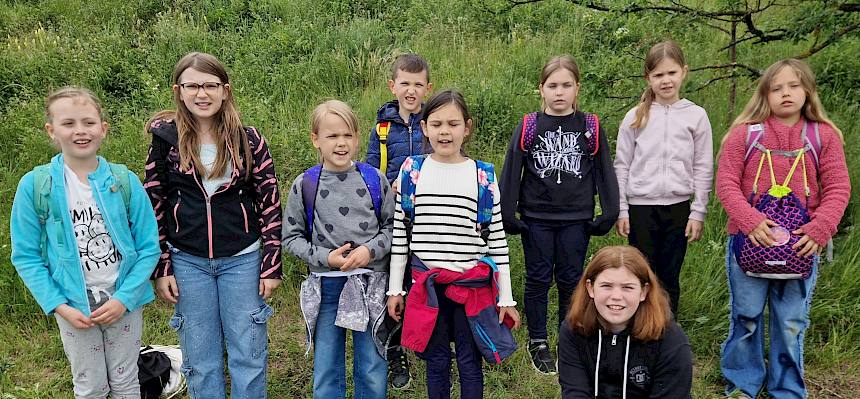 Gruppenfoto 3. Klasse, VS Reisenberg bei Trockenrasenführung