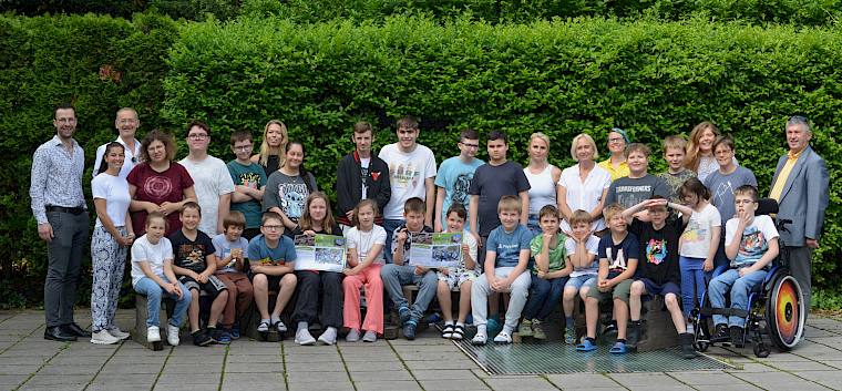 Die fleißigen Trockenrasenpfleger:innen der ASO Baden (A1, M1, S2-S5) durften sich heute über Urkunden freuen. © LPV/F. Litzelmann Gruppenfoto ASO Baden