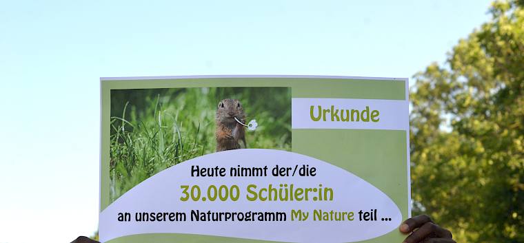 30.000 Schüler:innen - das ist schon eine beachtliche Zahl! © LPV/F. Litzelmann Urkunde 30.000 Schüler:in