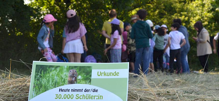 URkunde und Kinder in der Natur