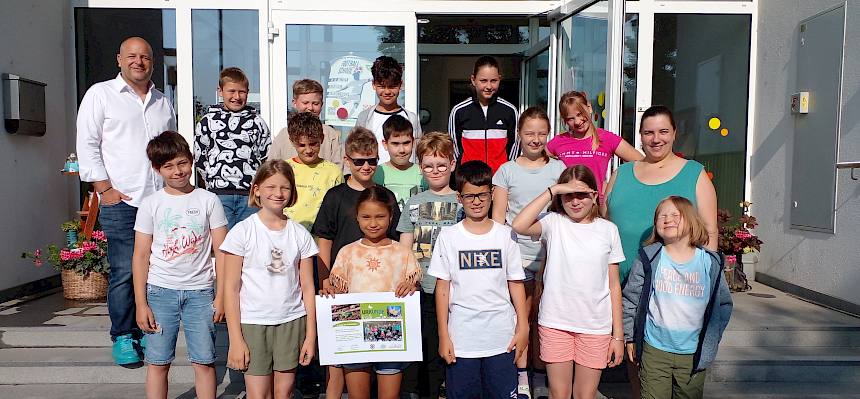 Gruppenfoto Urkundenverleihung VS Reisenberg, 4. Klasse