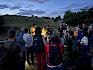 Bis spät in die Nacht waren die Naturinteressierten auf der Heide unterwegs. © Peter Stöckl Bei der Heideführung