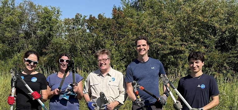 Großartige Unterstützung bekamen wir heute von fünf Mitarbeiter:innen der UNIQA Österreich Versicherungen AG. © LPV/A. Pieper Gruppenfoto UNIQA Mitarbeitende