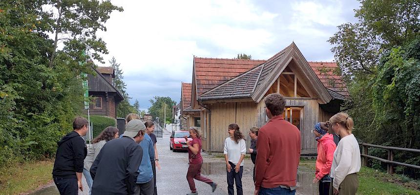 Personen spielen ein Laufspiel