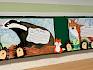 Die Schule wurde mit einer tollen Ausstellung zum Lebensraum Wald dekoriert. © LPV/A. Plankensteiner ZEichnungen von Fuchs und Dachs
