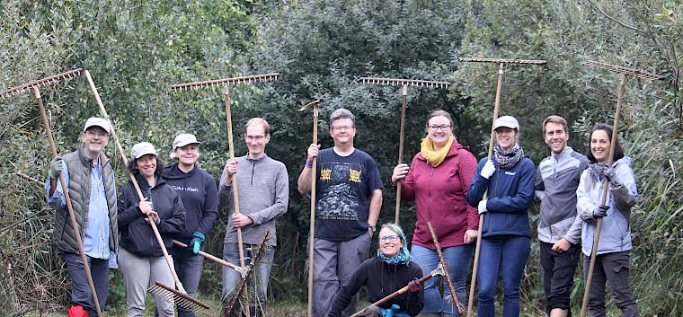 Vielen Dank an die Mitarbeiter:innen der Chiesi Pharmaceutical GmbH für ihren tatkräftigen Einsatz zum Erhalt der Biodiversität. © LPV/F. Hohn GRuppenfoto