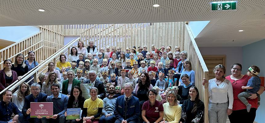 Gruppenfoto Kinder und Erwachsene