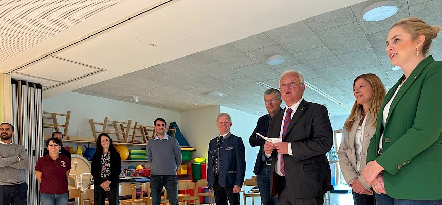 Bürgermeister hält Rede