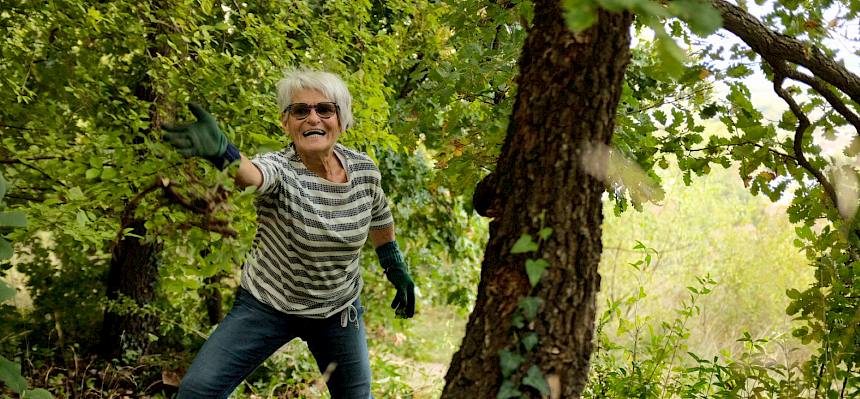 Frau im Wald