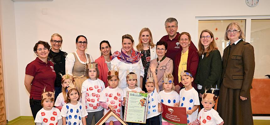 Gruppenfoto mit Kindern