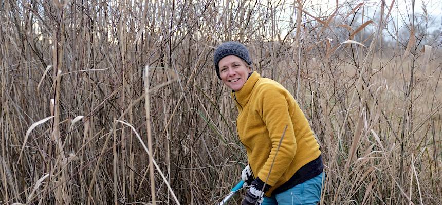 Biologin Irene bei der Arbeit