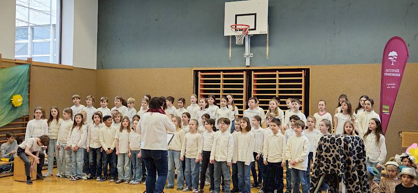 Foto des Schul-Chor der 3. und 4. Klassen
