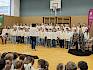 Der hervorragende Chor der 3. und 4. Klassen präsentiert, mit großartiger Unterstützung von Chorleiterin Sabine Haas das Lied "Hey Ya Ho" zur Einstimmung. © LPV/N. Wetzel Foto des Schul-Chor der 3. und 4. Klassen