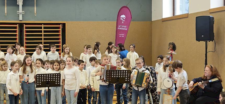 Kinder singen Gstanzl