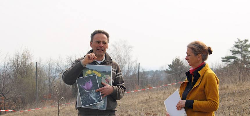 Biolog:innen stellen Naturbesonderheiten vor