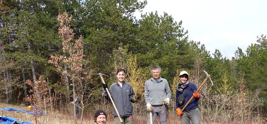 Freiwillige mit Krampen