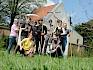 Das Team des LPV sowie Annemarie Getzinger-Reichel, Mitarbeiterin des Bau-, Umwelt- und Verkehrsamts der Marktgemeinde Wiener Neudorf, waren heute im Einsatz für die Naturwiese im Klosterpark. © LPV/J. FFischer Gruppenfoto