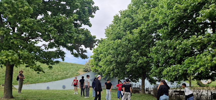 Schüler:innen beim Laufspiel