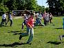 Voller Elan hüpften die Kinder als Schmetterlinge von Garten zu Garten. © LPV/L. Wollny Kinder spielen ein Bewegungsspiel