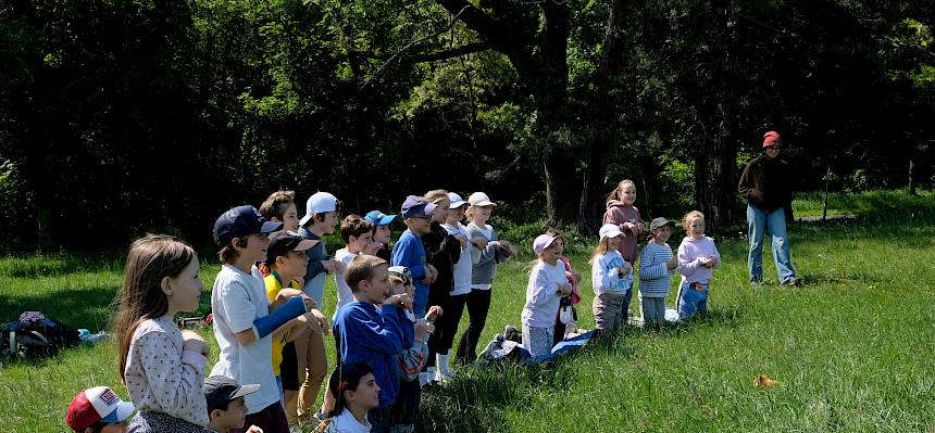 Kinder machen Pantomime