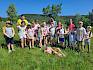 Die Schüler:innen der 3a der VS Enzesfeld-Lindabrunn entdeckten heute die wertvollen Trockenrasen in ihrer Gemeinde. © LPV/N. Elek Gruppenfoto 3a