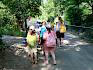Kindern wandern auf Bisamberg