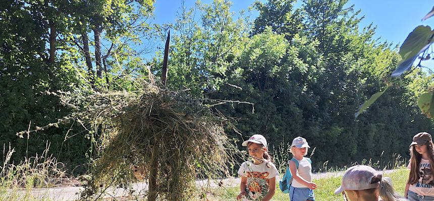 Kinder bauen Heumandln
