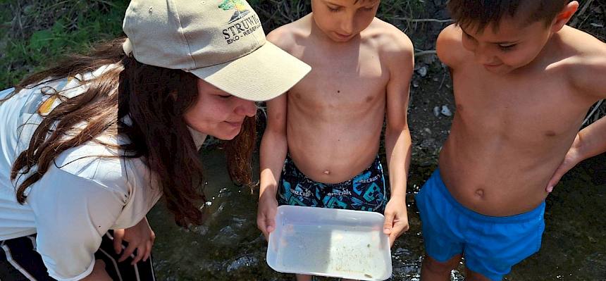 Naturvermittlerin unterstützt Kinder