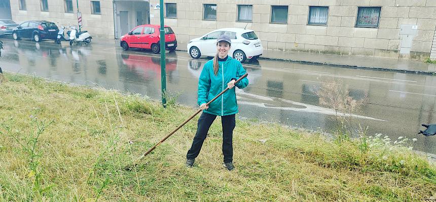 Praktikantin recht im Regen