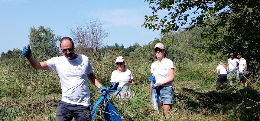 Volunteers tragen Plane