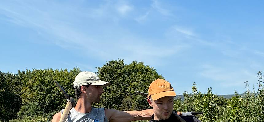 Freiwillige mit Krampen