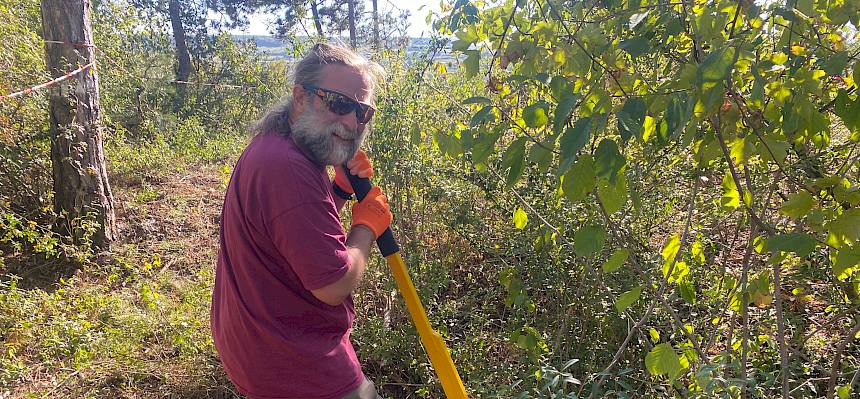 Freiwilliger mit Tree Popper